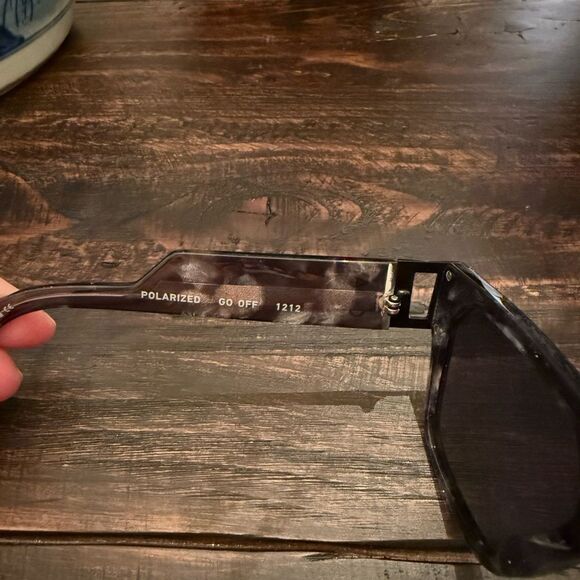 NWT Quay Shield POLARIZED Sunglasses GO OFF Black - Picture 8 of 9